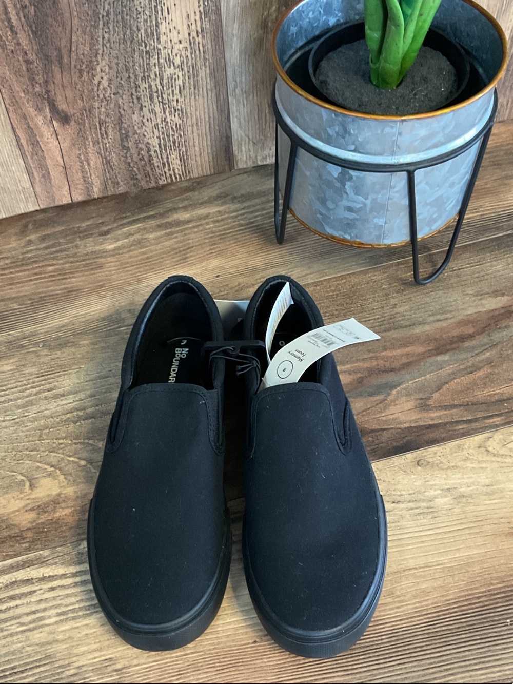 No Boundaries Black Slip-On Men's Casual Shoes NWT 9